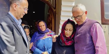 Pahalgam Terror Attack : उमर अब्दुल्ला ने किया मुआवजे का ऐलान, मृतकों के परिजनों को 10 लाख-घायलों को 2 लाख