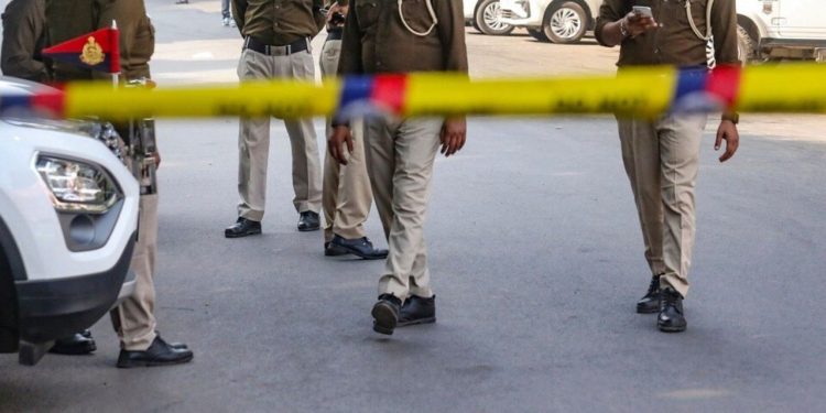 Delhi Seelampur Murder : सीलमपुर में चाकू से गोदकर हिंदू लड़के की हत्या, गुस्साए लोगों ने किया प्रदर्शन