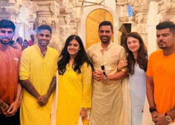 LSG vs MI 2025 : रामलला के दर्शन करने पहुंची मुंबई इंडियंस, अयोध्या से शेयर की खूबसूरत तस्वीरें