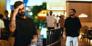Virat Kohli : अपने रेस्टोरेंट में CSK फैन को देख छूटी विराट कोहली की हंसी, सोशल मीडिया पर वीडियो हो रहा वायरल