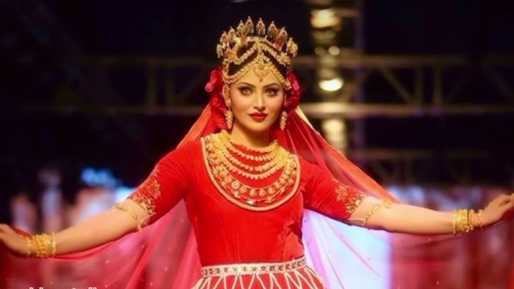 Urvashi Rautela खुद को समझने लगी हैं भगवान, DU के बच्चे बुलाते हैं दमदमामाई!