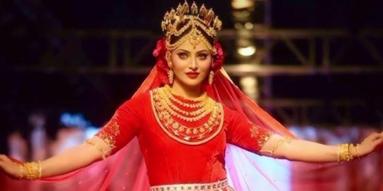 Urvashi Rautela खुद को समझने लगी हैं भगवान, DU के बच्चे बुलाते हैं दमदमामाई!