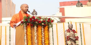 CM Yogi : CM योगी ने फिर भू-माफियाओं को ललकारा…! बोले- ‘यूपी में नहीं चलेगी माफियागिरी’