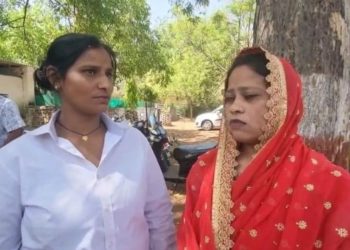 Viral : दो महिलाओं को हुआ इश्क, शादी की जिद पर काटा बवाल…पति को छोड़ने को तैयार