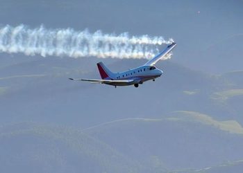 US Plane Hijack:  अमेरिका के पूर्व सैनिक ने प्लेन किया हाईजैक, 3 लोगों पर चाकू से वार….