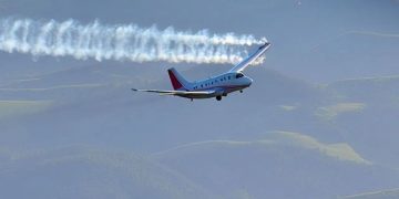 US Plane Hijack:  अमेरिका के पूर्व सैनिक ने प्लेन किया हाईजैक, 3 लोगों पर चाकू से वार….