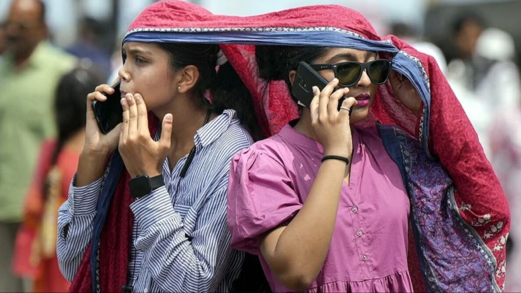 Delhi Weather Forecast: राजधानी में गर्मी से मिलेगी राहत! पहाड़ों में आज दस्तक दिया नया वेस्टर्न डिस्टर्बेंस