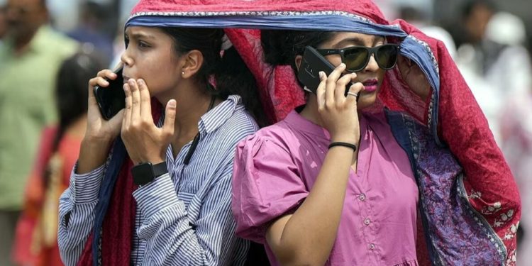 Delhi Weather Forecast: राजधानी में गर्मी से मिलेगी राहत! पहाड़ों में आज दस्तक दिया नया वेस्टर्न डिस्टर्बेंस