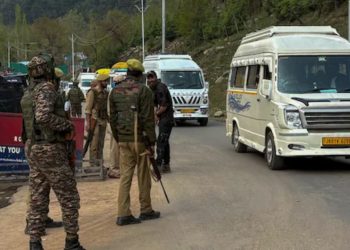 Pahalgam Terror Attack: आतंकी आदिल शेख के घर पर चला बुलडोजर,आसिफ का घर ब्लास्ट से उड़ाया…पहलगाम हमले के बाद तगड़ा एक्शन