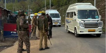 Pahalgam Terror Attack: आतंकी आदिल शेख के घर पर चला बुलडोजर,आसिफ का घर ब्लास्ट से उड़ाया…पहलगाम हमले के बाद तगड़ा एक्शन