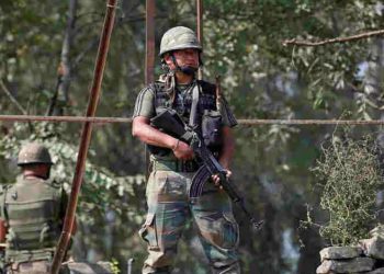 Pahalgam Terror Attack: LOC पर रातभर होती रही फायरिंग, पाकिस्तान ने उकसाया तो भारत ने दिया मुंहतोड़ जवाब