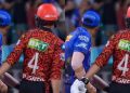 MI VS SRH: लाइव मैच में अभिषेक शर्मा के पॉकेट में डाल दिया हाथ, मैच के बीच क्या खोज रहे थे सूर्यकुमार यादव?