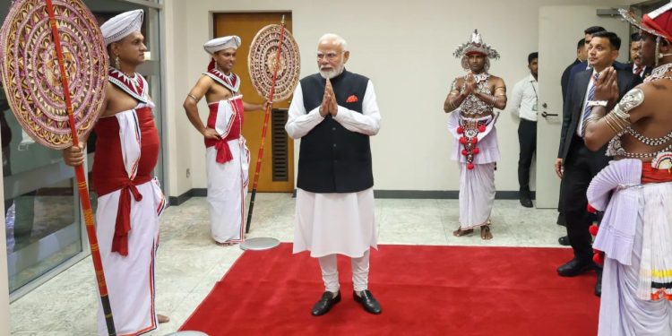PM Modi Visit Sri-Lanka : श्रीलंका पहुंचे पीएम नरेंद्र मोदी, 7 समझौतों पर होनी है चर्चा