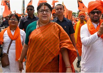 West-Bengal : पश्चिम बंगाल में रामनवमी पर कड़ी सुरक्षा, धूमधाम से निकाली गई शोभायात्रा