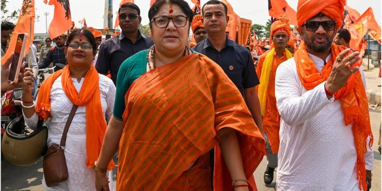 West-Bengal : पश्चिम बंगाल में रामनवमी पर कड़ी सुरक्षा, धूमधाम से निकाली गई शोभायात्रा