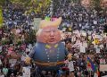 US Protest : ट्रंप के खिलाफ सड़कों पर उतरे लोग, देशभर में देखने को मिल रहा जनता का आक्रोश 