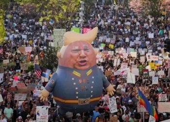 US Protest : ट्रंप के खिलाफ सड़कों पर उतरे लोग, देशभर में देखने को मिल रहा जनता का आक्रोश 