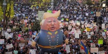 US Protest : ट्रंप के खिलाफ सड़कों पर उतरे लोग, देशभर में देखने को मिल रहा जनता का आक्रोश 