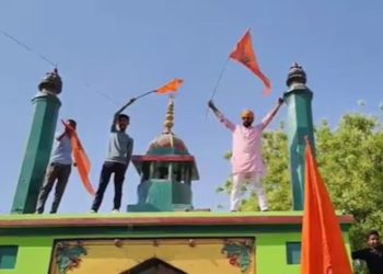 Uttar-Pradesh : प्रयागराज के दरगाह पर लहराया भगवा झंडा, रामनवमी पर हिंसा भड़काने की कोशिश