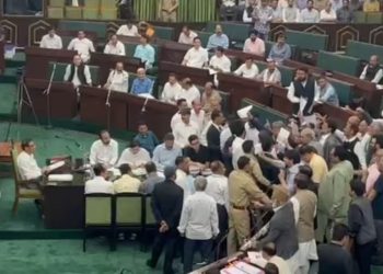 Jammu Kashmir : वक्फ बिल को लेकर J&K विधानसभा में हंगामा तेज, विधायकों ने की मारपीट