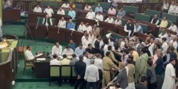 Jammu Kashmir : वक्फ बिल को लेकर J&K विधानसभा में हंगामा तेज, विधायकों ने की मारपीट