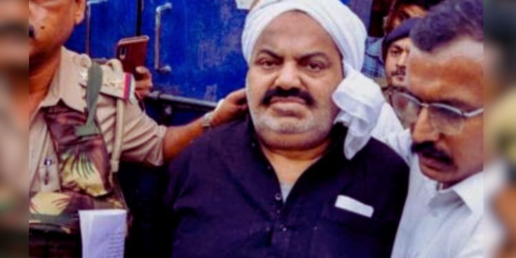 Mafia Atiq Ahmed : वक्फ की जमीन पर अतीक परिवार का कब्जा, 71 करोड़ की संपत्ति पर जमाया मालिकाना हक