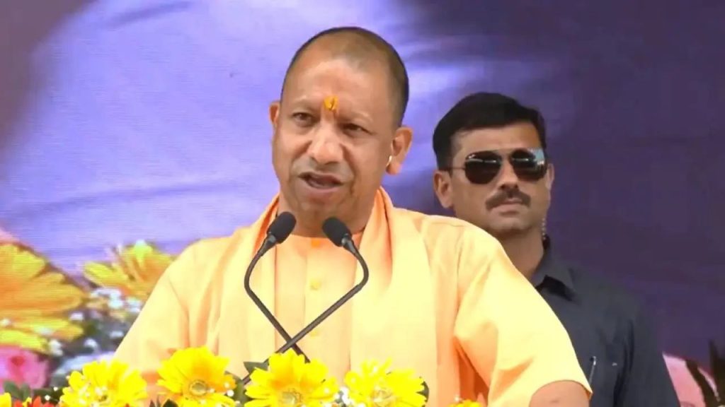 CM Yogi: सीएम योगी के हेलीकॉप्टर की कराई गई इमरजेंसी लैंडिग, टला बड़ा हादसा
