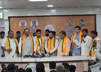Kedar Jadhav Joins BJP : आज से BJP के हुए ‘केदार’, राजनीति की पिच पर खेलने के लिए तैयार पूर्व क्रिकेटर