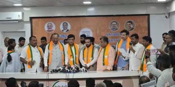 Kedar Jadhav Joins BJP : आज से BJP के हुए ‘केदार’, राजनीति की पिच पर खेलने के लिए तैयार पूर्व क्रिकेटर