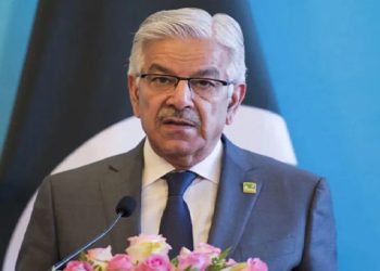 Pakistan Threats : पाकिस्तान की निकल गई हेकड़ी, रक्षा मंत्री ख्वाजा आसिफ बोले “हम युद्ध नहीं चाहते…” 