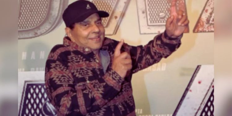 ‘Jaat’ Special Screening : ‘Jaat’ की स्पेशल स्क्रीनिंग में पहुंचे धर्मेंद्र, 89 साल की उम्र में भी जमकर लगाए ठुमके