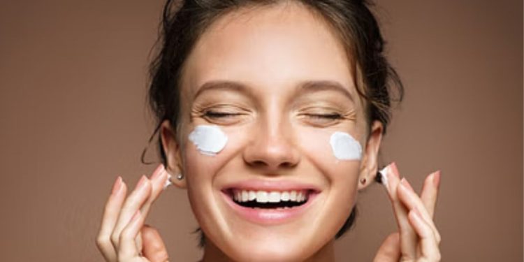 Remove Tanning from Face at Home: तेज धूप के कारण काला पड़ गया है चेहरा, तो अपनाएं ये 4 घरेलू नुस्खे