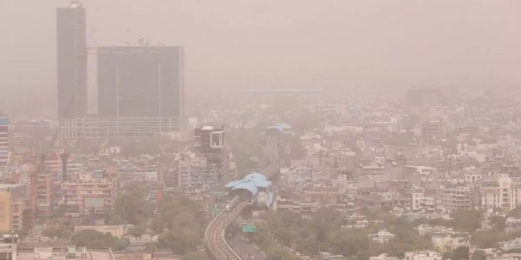 Delhi Air Pollution: क्यों छाई हुई है Delhi-NCR में धूल की चादर? सांस लेने में हो रही दिक्कत…क्या कह रहे एक्सपर्ट?