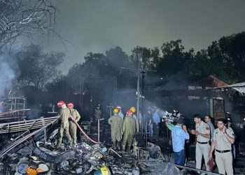 Delhi : ‘दिल्ली हाट’ में लगी भीषण आग, एक साथ 26 दुकानें जलकर हुई खाक