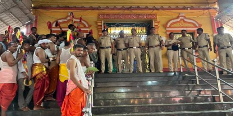 Goa Temple Stampede : गोवा में धार्मिक यात्रा के दौरान मची भगदड़… चारों तरफ चीख-पुकार !