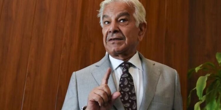 Pakistan Defense Minister: पाकिस्तान के रक्षामंत्री ने फिर दी गीदड़भभकी, बोले “बांध बना तो हमला तय…”