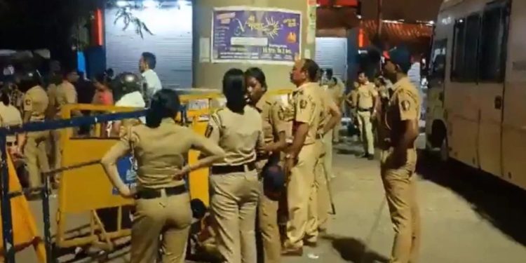 Maharashtra : मां, 3 बेटियां…फांसी के फंदे पर लटके शव, सदमें में ऑफिस से लौटा पति