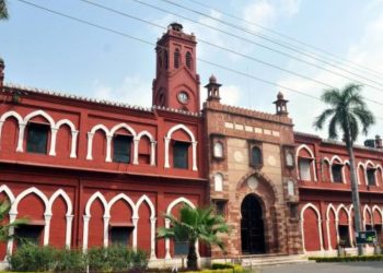 Aligarh : 80 साल से अलीगढ़ मुस्लिम यूनिवर्सिटी का कब्जा, 100 करोड़ की जमीन को नगर निगम ने कराया मुक्त