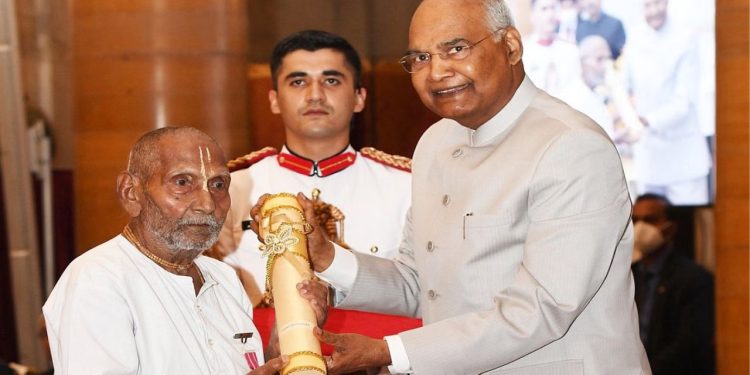 Uttar-Pradesh : 128 साल के योग गुरु स्वामी शिवानंद बाबा का निधन, पद्मश्री से किया था सम्मानित