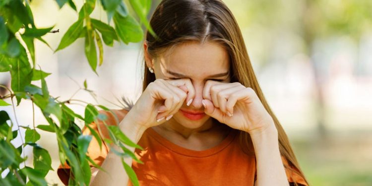 Eye Infection : गर्मियों में तेजी से बढ़ता है आंखों का इंफेक्शन…’आई फ्लू’ का भी हो सकता है खतरा