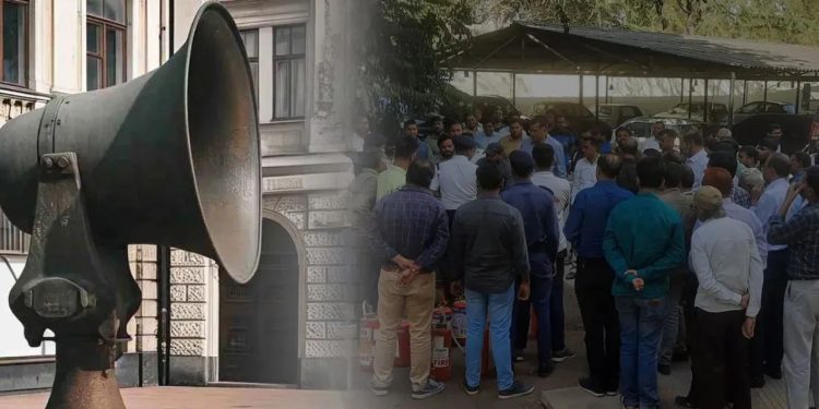 War Mock Drill : लखनऊ, वाराणसी समेत 15 जिलों में सिविल डिफेंस नेटवर्क, 7 बजते ही बजने लगेगा सायरन, चारों तरफ छाएगा अंधेरा 