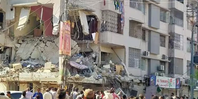 Karachi Blast : लाहौर के बाद कराची में बिछी लाशें! दहल उठा पूरा ‘आतंकिस्तान’