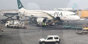 Pakistan Flight Divert : लाहौर जा रही फ्लाइट डायवर्ट ! लाहौर के हुए धमाकों का असर…पाकिस्तान की जमीन से लेकर आसमान तक