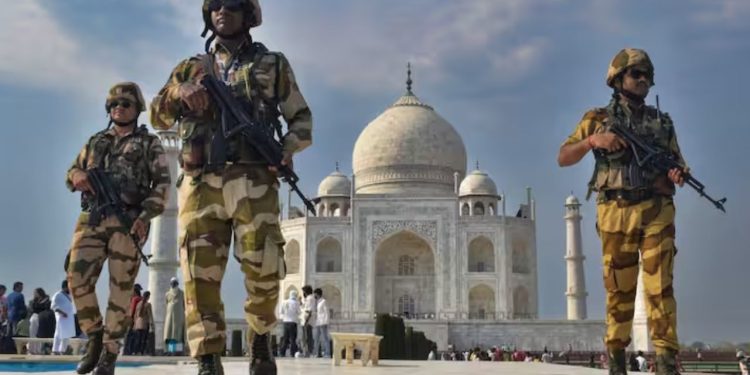 India-Pakistan Conflict: भारत-पाकिस्तान तनाव के बीच ऐतिहासिक इमारतों की बढ़ाई सुरक्षा…चप्पे-चप्पे पर नजर