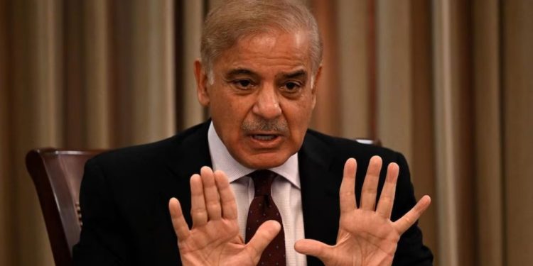 India-Pakistan : पाकिस्तान की संसद में उड़ी शहबाज की खिल्ली, “हमारा PM ही बुजदिल…”