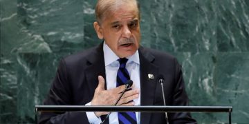 India Pakistan War: परमाणु बम पर होगा फैसला! PM शहबाज शरीफ ने बुलाई नेशनल कमांड की बैठक