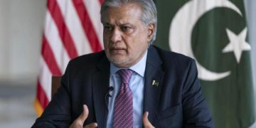 India-Pakistan Conflict : भारत के प्रहार से कांपा पाकिस्तान ! डिप्टी PM इशाक डार बोले- “पीछे हटने को तैयार…. “