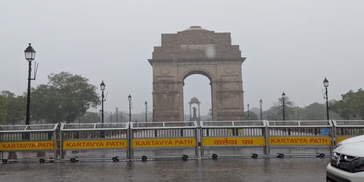 India Pakistan War: दिल्ली समेत भारत के कई शहरों में रेड अलर्ट जारी… भारत-पाक तनाव के बीच दिए गए निर्देश