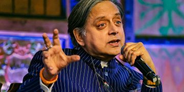 Shashi Tharoor on Ceasefire : “उसकी फितरत है मुकरने की…” सीजफायर पर पलटा पाकिस्तान तो शशि थरूर ने सुनाई खरी-खोटी
