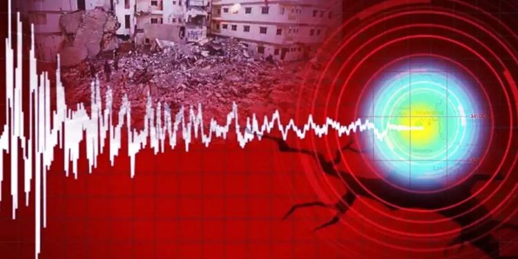 Earthquake in Pakistan: भूकंप से पाकिस्तान में दहशत…घरों से बाहर निकल कर भागी आवाम